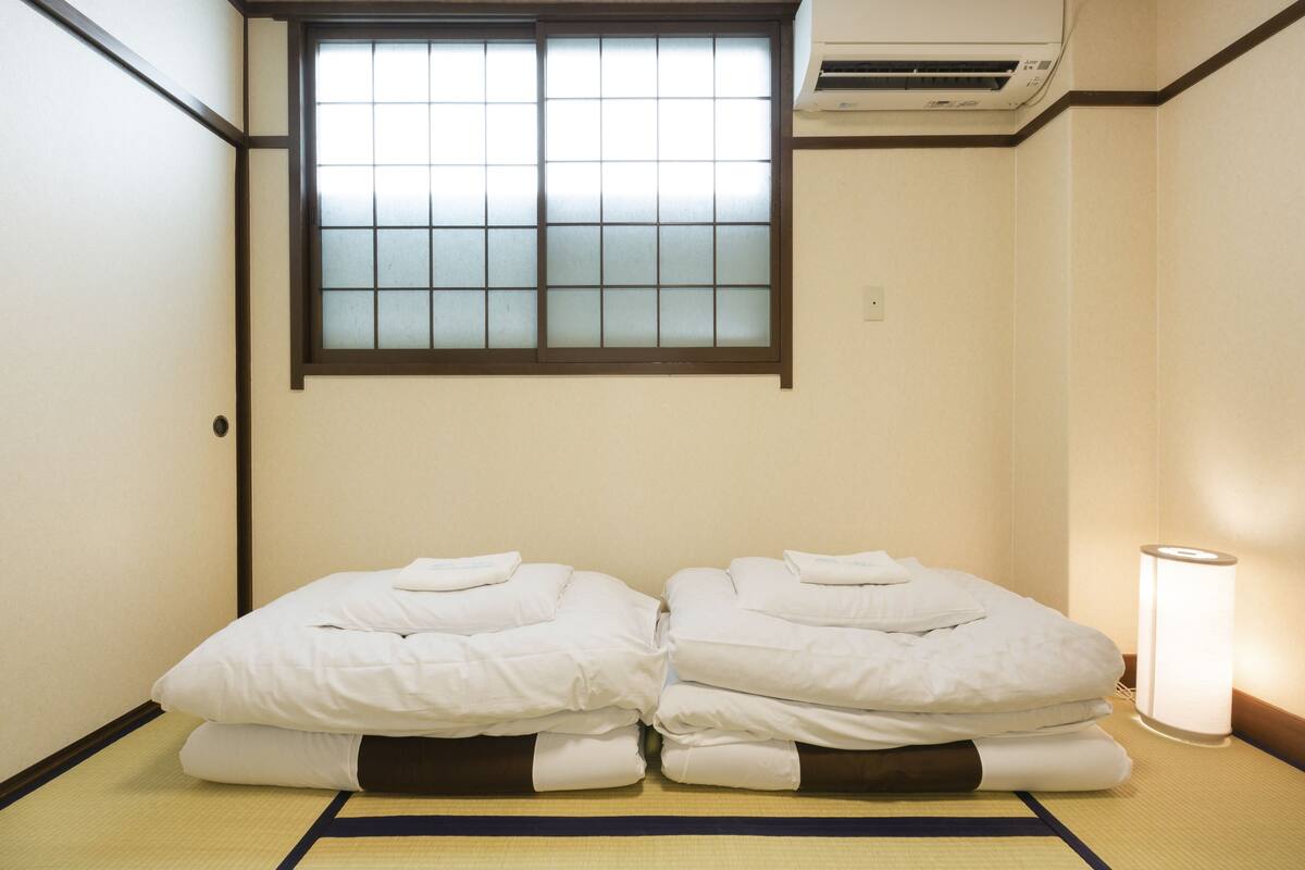 WiFi (free), bed sheets