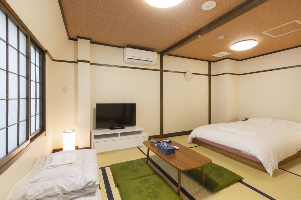 WiFi (free), bed sheets