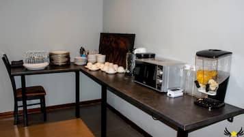 Café da manhã continental todos os dias (USD 5 por pessoa)
