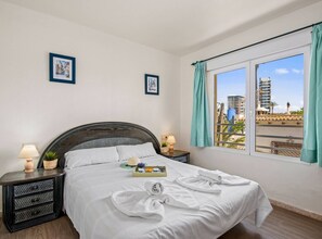 2 slaapkamers, een strijkplank/strijkijzer, gratis wifi, beddengoed
