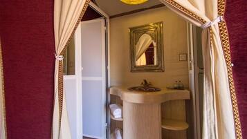 Junior Tent, 3 Twin Beds | Bathroom | Shower, towels