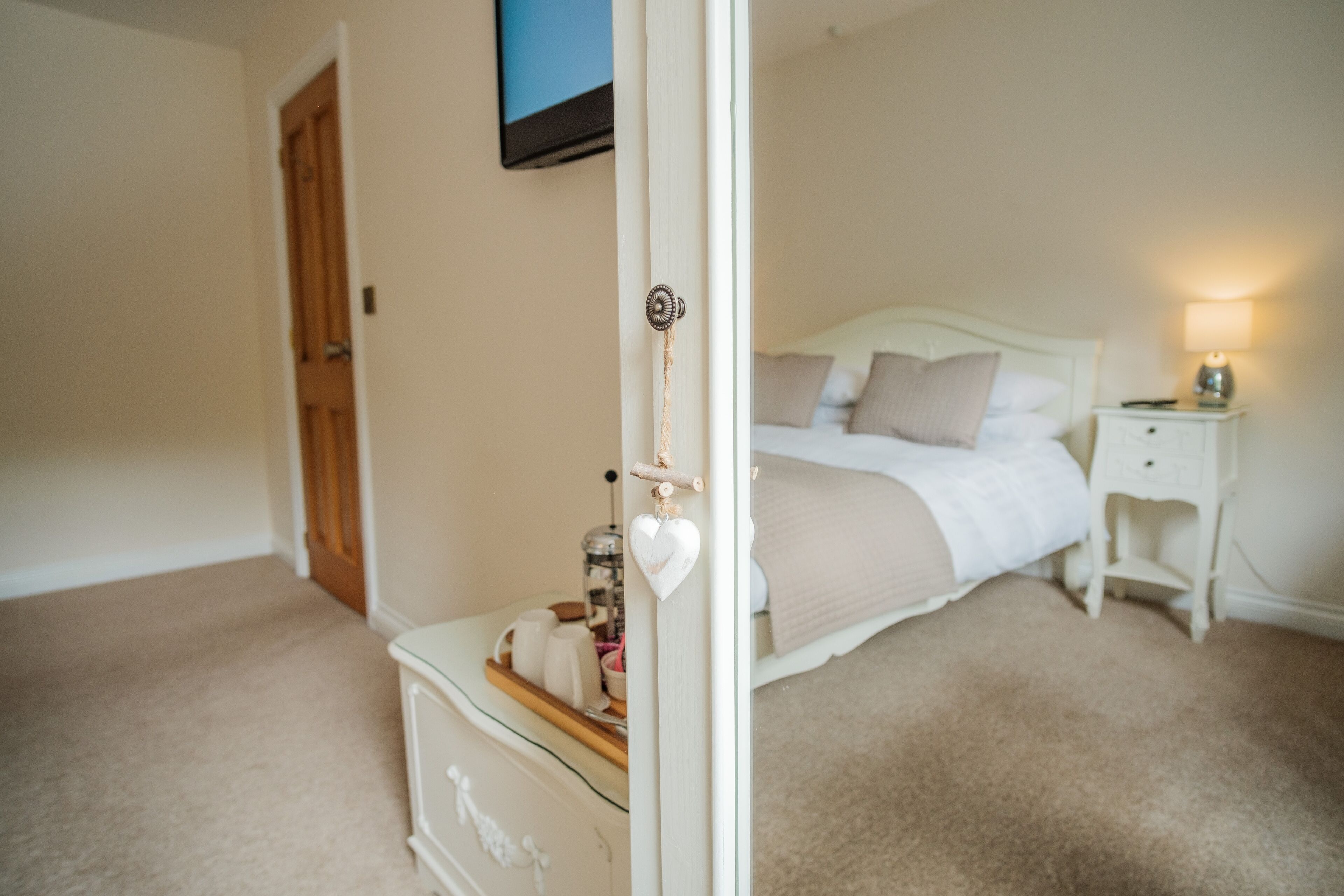 Double Room (King Size) | Iron/ironing board, free WiFi, bed sheets