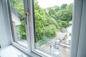 Double Room | Iron/ironing board, free WiFi, bed sheets