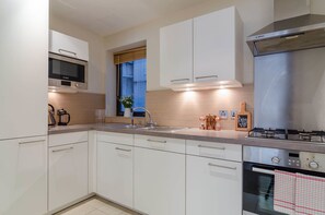 Apartment, 2 Bedrooms | Private kitchen