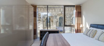 Custom House Square: Cathedral Quarter