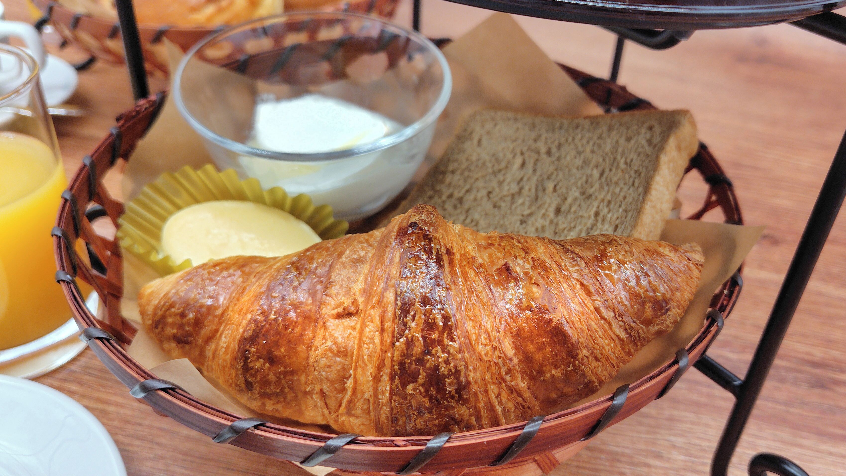 daily cooked-to-order breakfast (jpy 4500 per person)