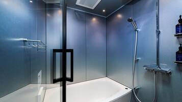 Separate bathtub and shower, deep-soaking bathtub
