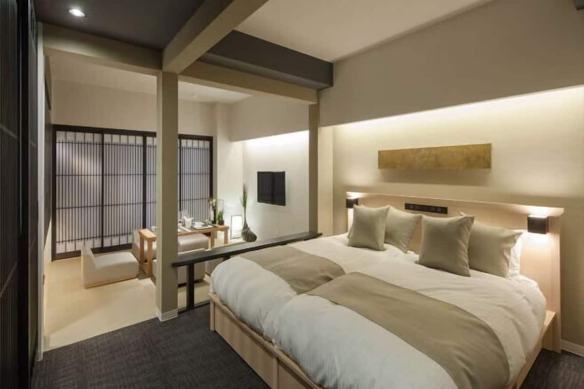 1 bedroom, down duvets, in-room safe, desk