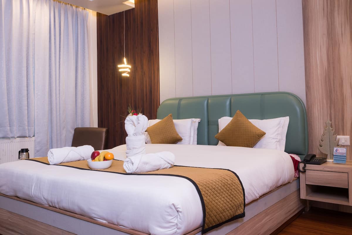华丽客房 | 高档床上用品、迷你吧、折叠床/加床(额外收费)、免费 WiFi