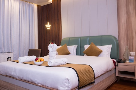 Deluxe Room | Premium bedding, minibar, rollaway beds, free WiFi. Hotel Abshar