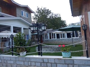 Front of property - Hotel Abshar (Anantnag)