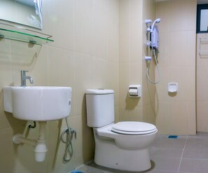 Suite (Lazy Travel's) | Baño | Regadera, amenidades de baño gratuitas, toallas