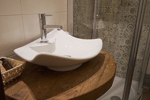 Single Room, Annex Building (Camelot) | Bathroom sink - Le Undici Lune (San Gimignano)