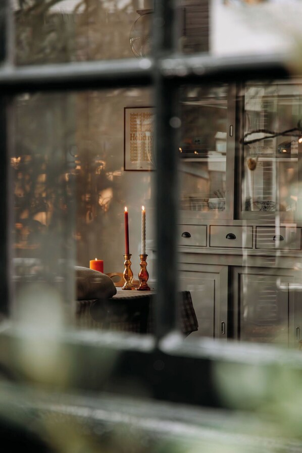 Fachada de la propiedad por la tarde o noche