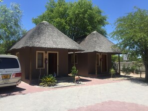 Standard Double Room, Garden View | Desk, free WiFi - Laphroiag Luxury Chalets (Maun)
