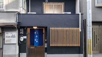 Majoituspaikan sisäänkäynti