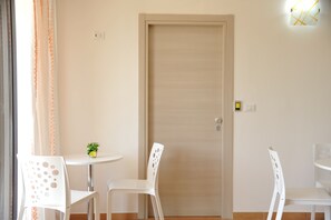 Business Double or Twin Room | 1 bedroom, hypo-allergenic bedding, down duvets, memory-foam beds - B&B Erminia (Presicce-Acquarica)