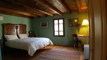 Deluxe-Doppel- oder -Zweibettzimmer, 1 King-Bett, Nichtraucher, Gartenblick
