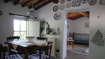 Romantic Apartment | In-room dining