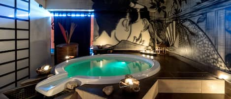 Een sauna, een Turks bad/hammam, lichaamsbehandelingen, body wraps