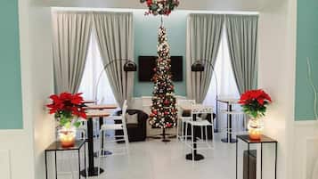 Tägliches inbegriffenes kontinentales Frühstück