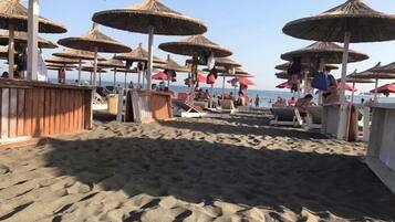 Private beach nearby, white sand, free beach shuttle