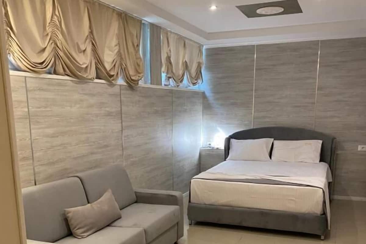 1 habitación, ropa de cama de alta calidad, minibar y escritorio