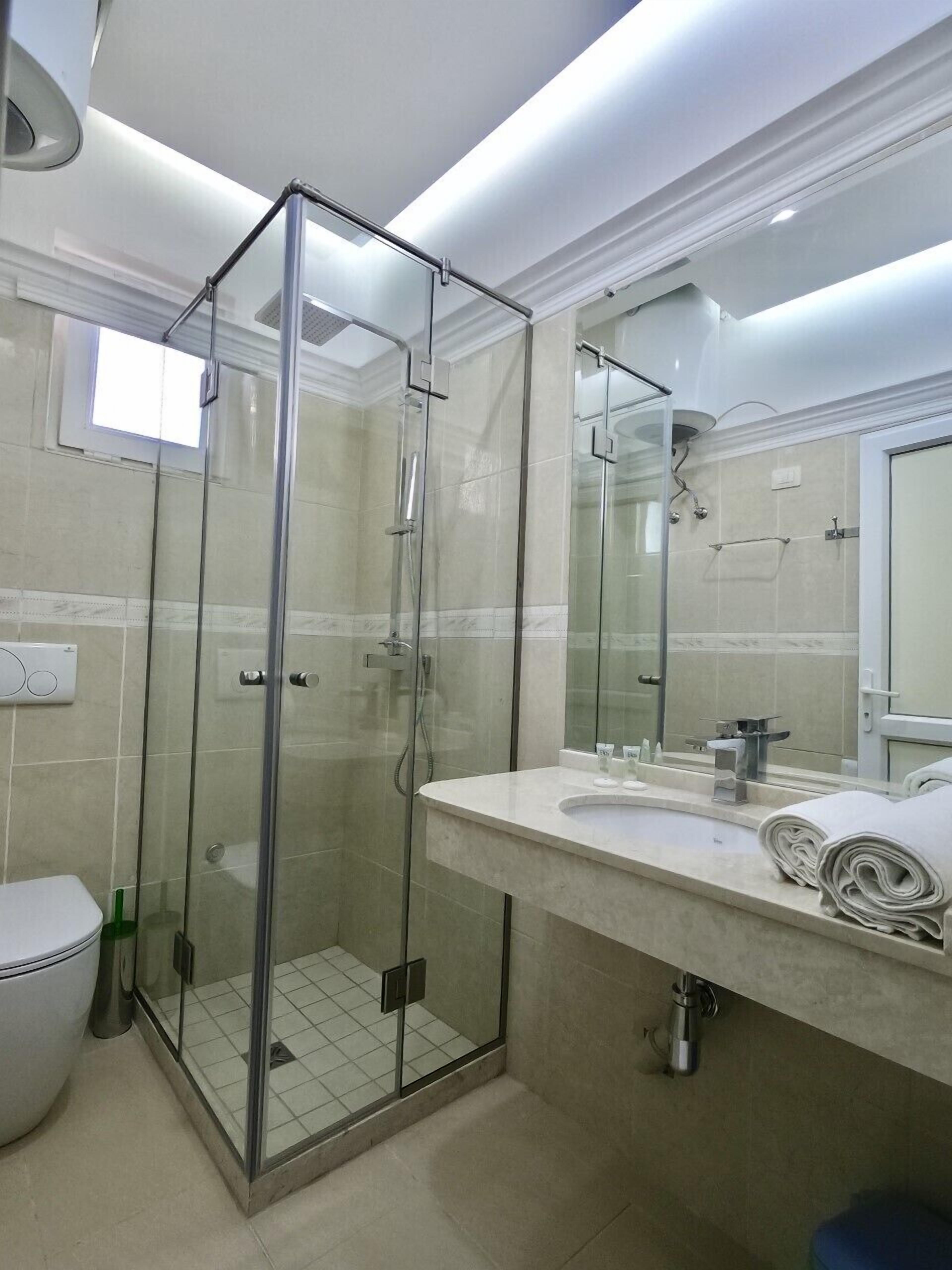 shower, free toiletries, hair dryer, towels