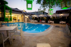 Seasonal outdoor pool - Hotel Valz (Velipoje)