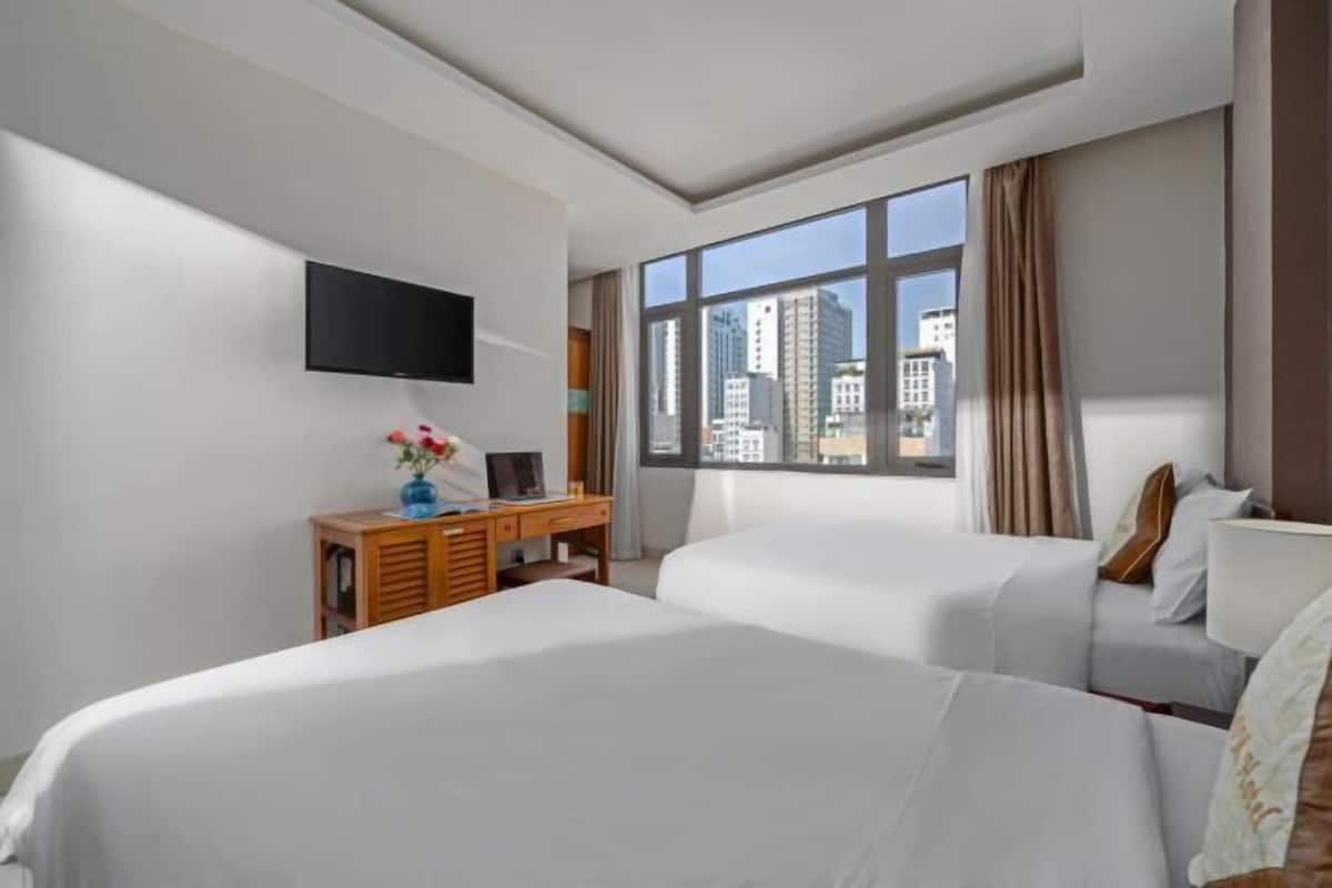 Minibar, desk, soundproofing, free WiFi