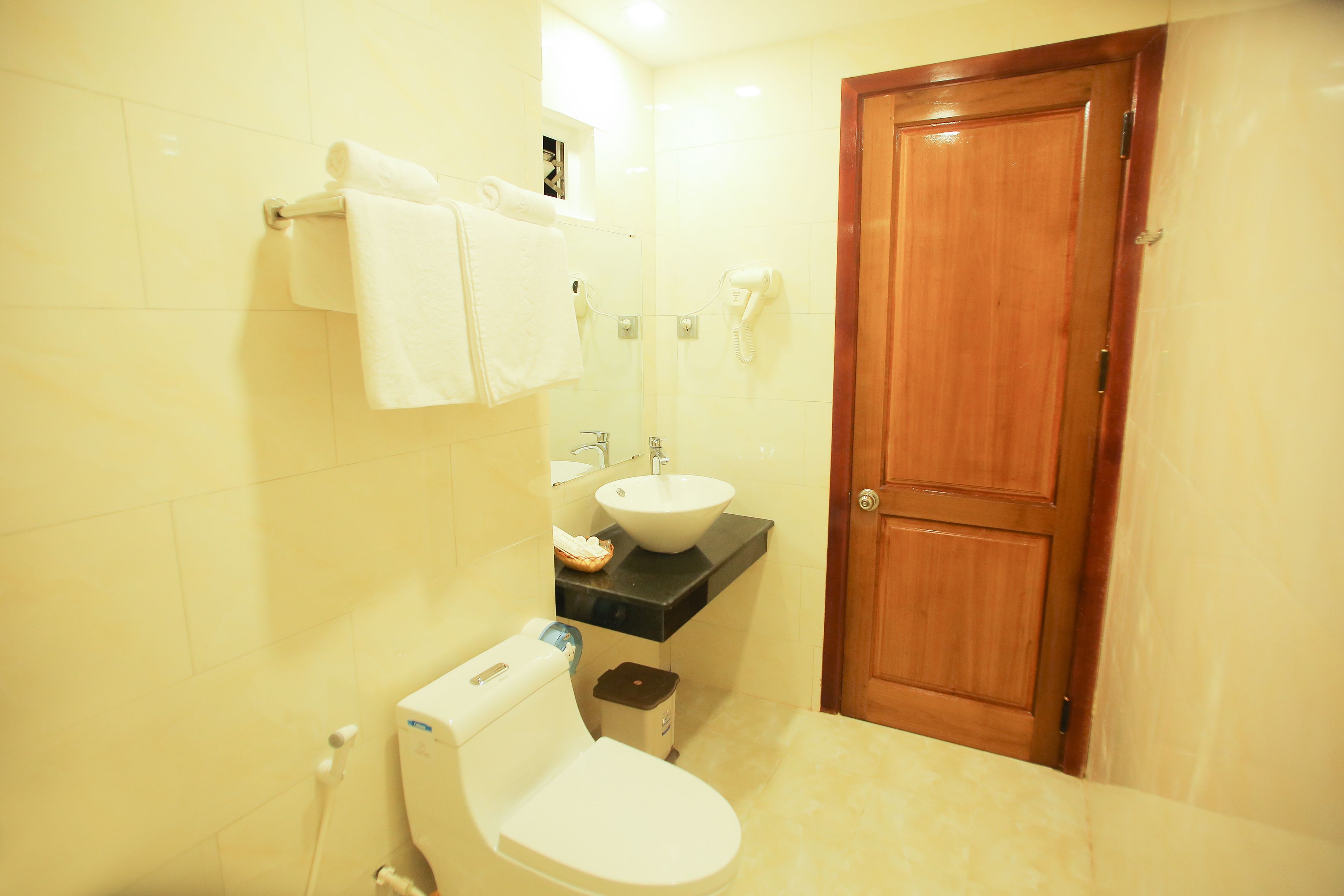 shower, free toiletries, hair dryer, slippers