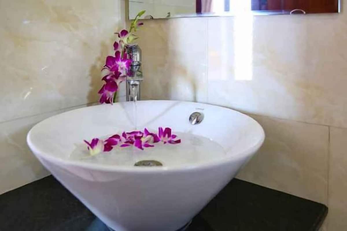 Bathroom | Shower, free toiletries, hair dryer, slippers