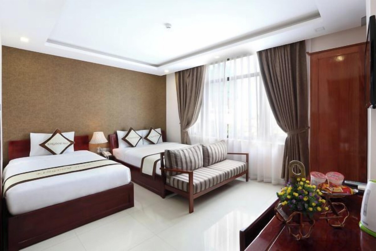 Minibar, desk, soundproofing, WiFi (free)