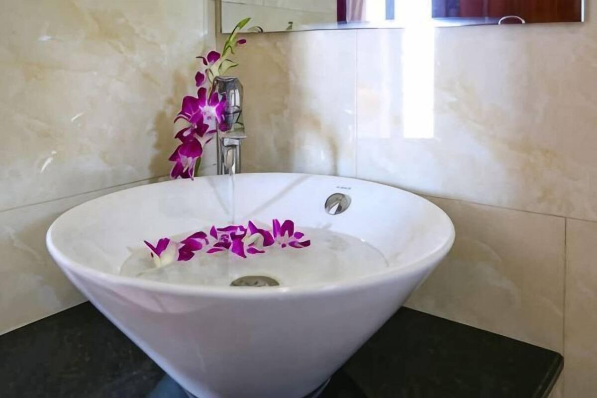 Bathroom | Shower, free toiletries, hair dryer, slippers