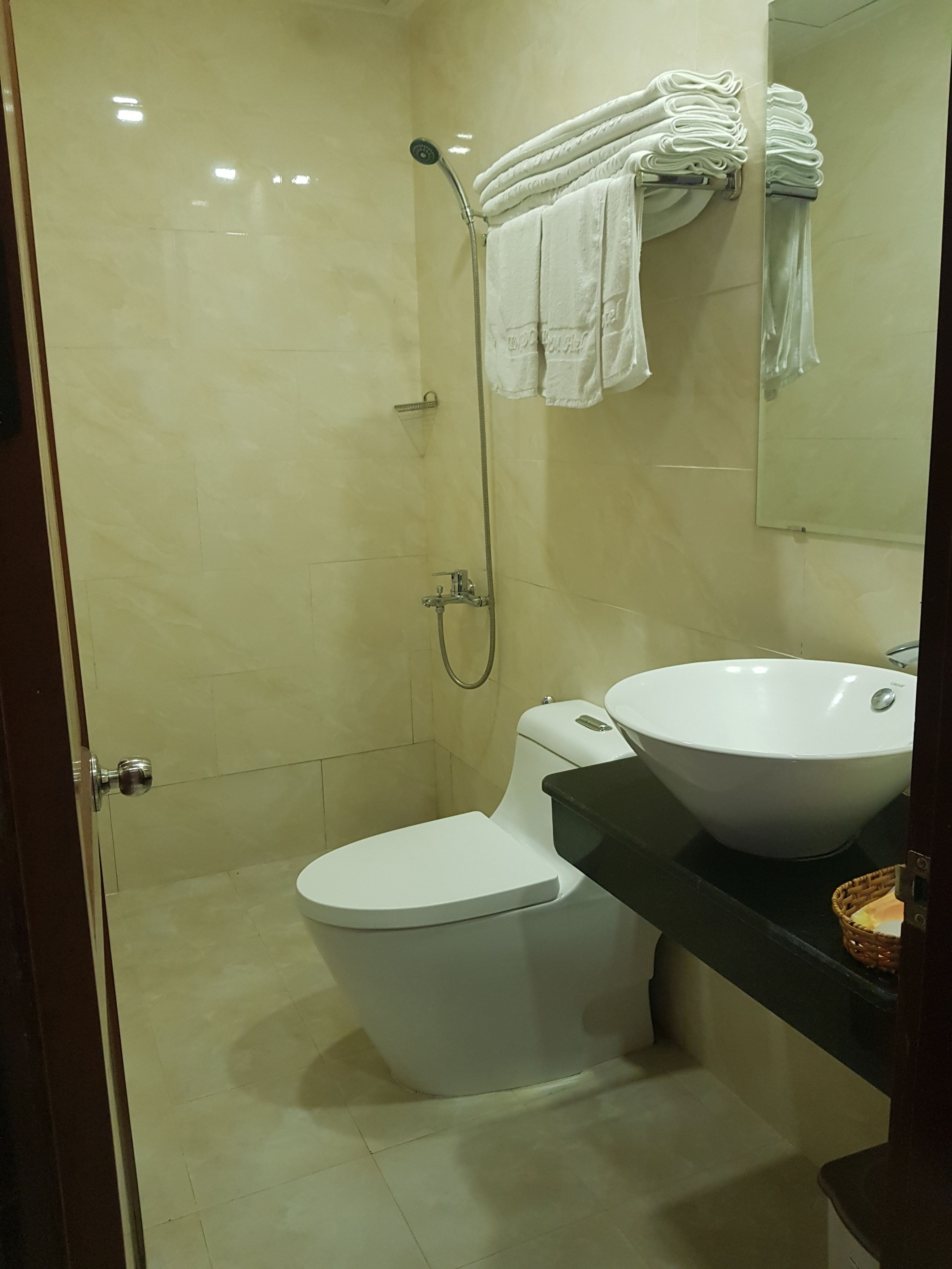 standard quadruple room | bathroom | shower, free toiletries, hair dryer, slippers