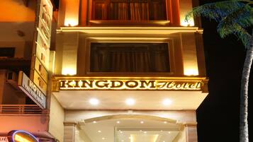 Fachada del alojamiento - Noche