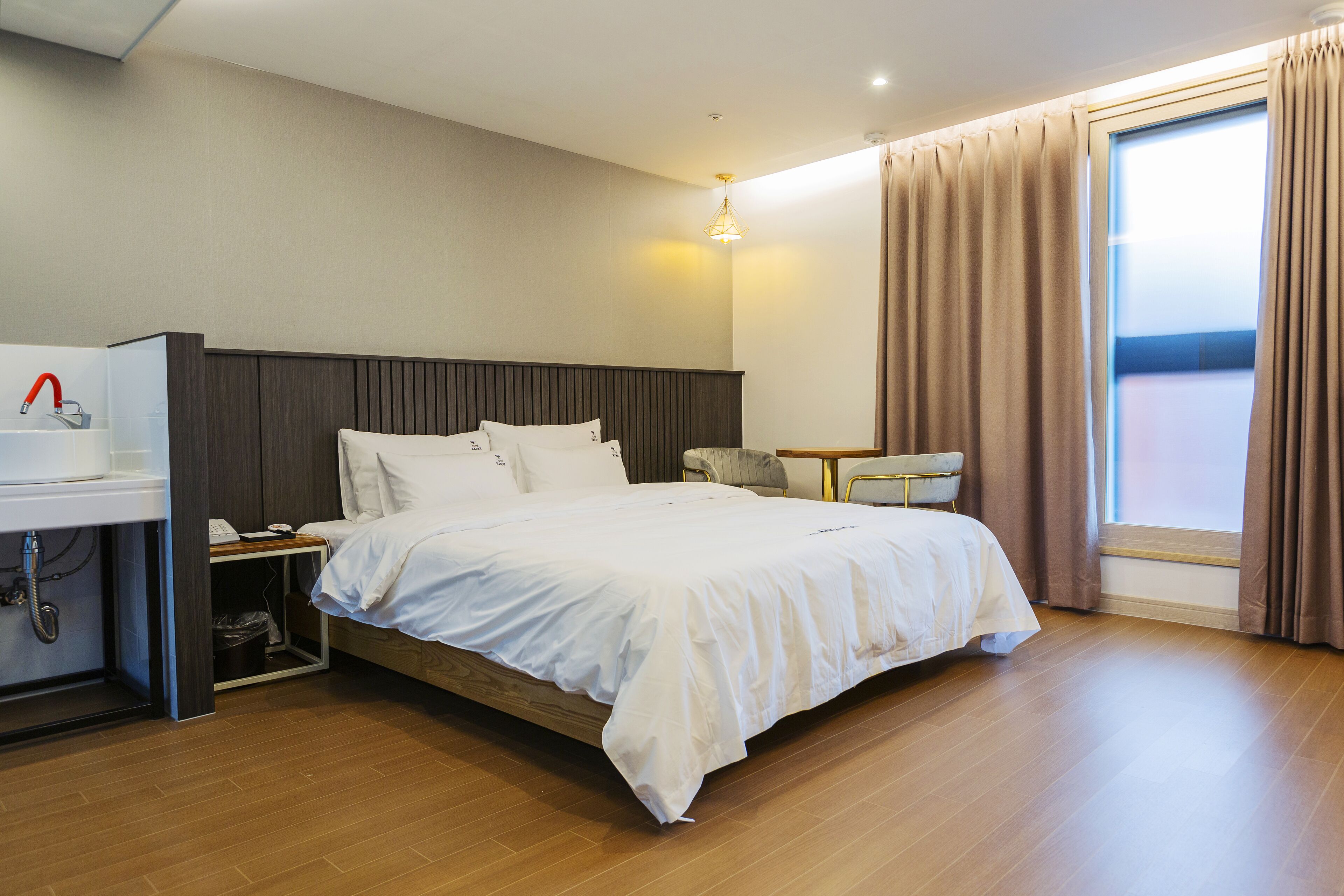 Chambre Deluxe | Literie de qualité supérieure, matelas mémoire de forme