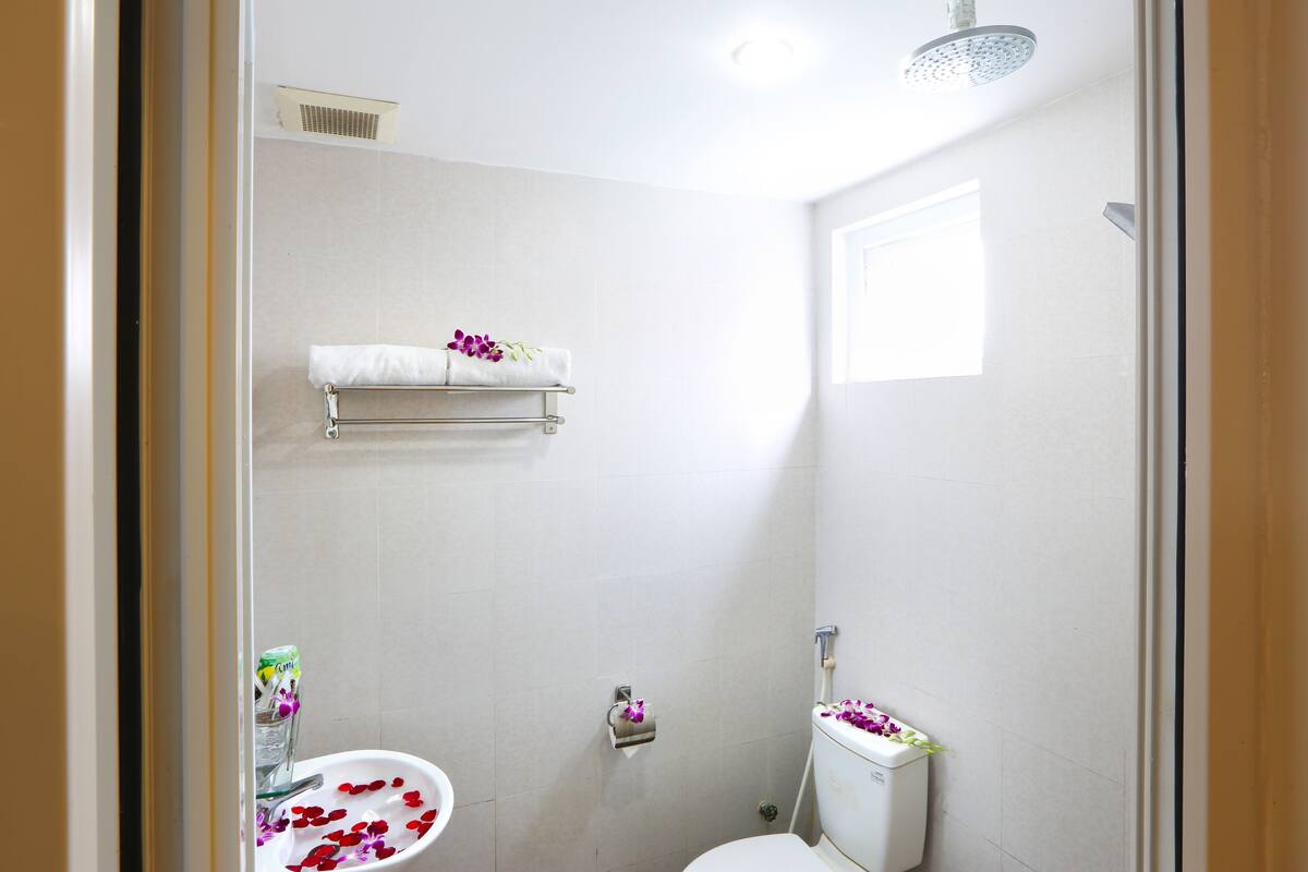 Shower, free toiletries, hair dryer, slippers