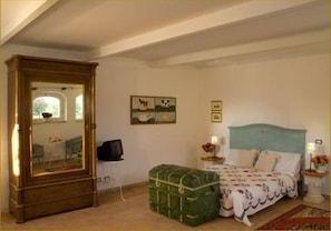 Tweepersoonskamer | Een bureau, een strijkplank/strijkijzer, gratis wifi