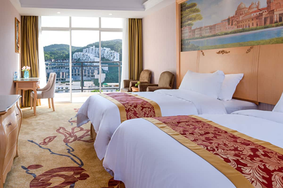 Deluxe Double or Twin Room A | Minibar, in-room safe, desk, blackout drapes