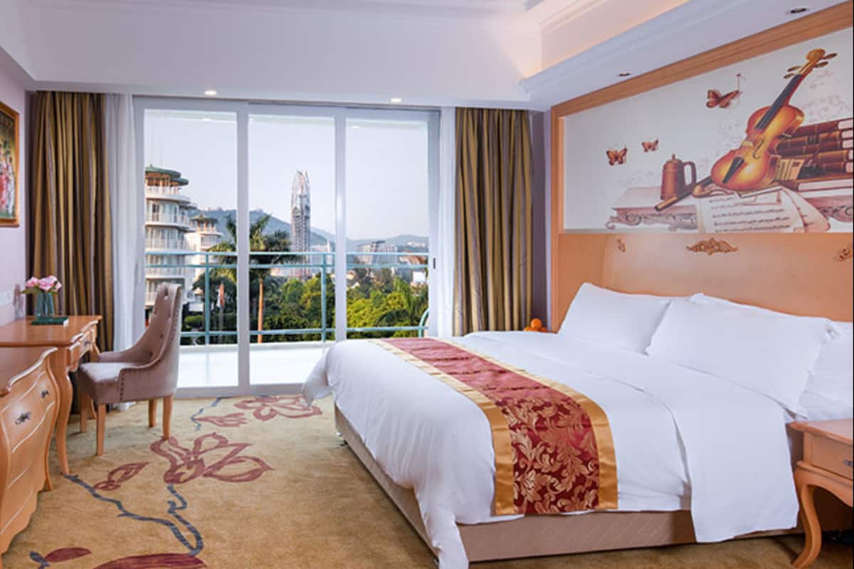 Deluxe Double or Twin Room B | Minibar, in-room safe, desk, blackout drapes