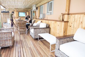 Outdoor dining - Comfort Guest House (Pretoria)