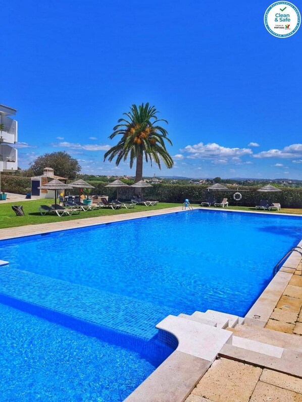 Outdoor pool, pool loungers