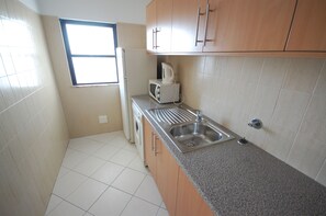 Apartment, 1 Bedroom, Balcony | Private kitchen | Fridge, microwave, oven, stovetop - Solar dos Vilarinhos (Albufeira)