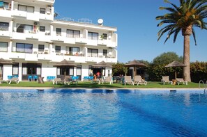 Outdoor pool, pool loungers - Solar dos Vilarinhos (Albufeira)