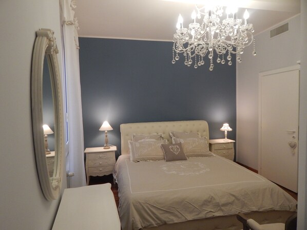 2 bedrooms, in-room safe, iron/ironing board, WiFi