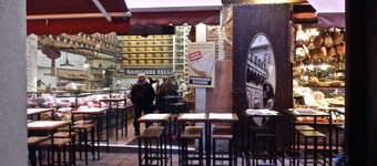 Bologna Historic Center. In Piazza Maggiore .Romantic apartment "Il Sole"