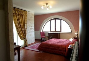 Bureau, lits pliants/supplémentaires, Wi-Fi gratuit, draps fournis