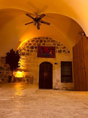 Télévision LCD de 40 pouces avec chaînes par satellite, télévision