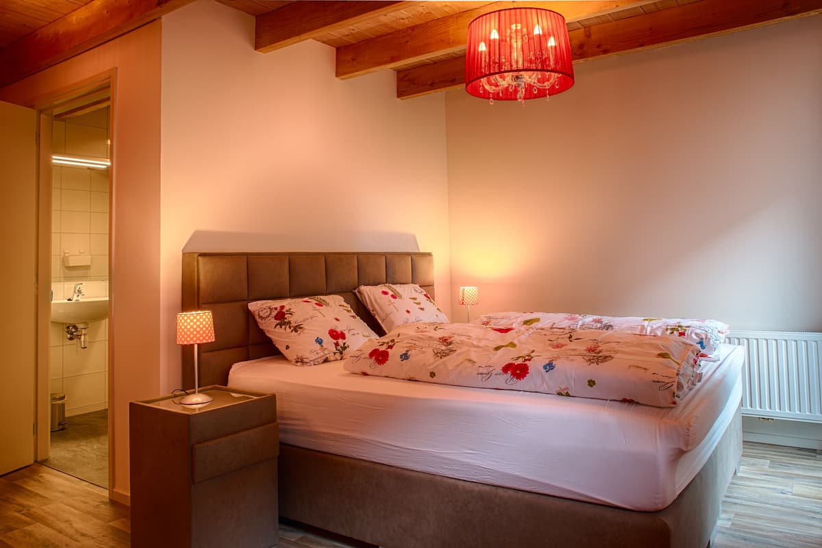Double Room | Premium bedding, cribs/infant beds, rollaway beds, free WiFi